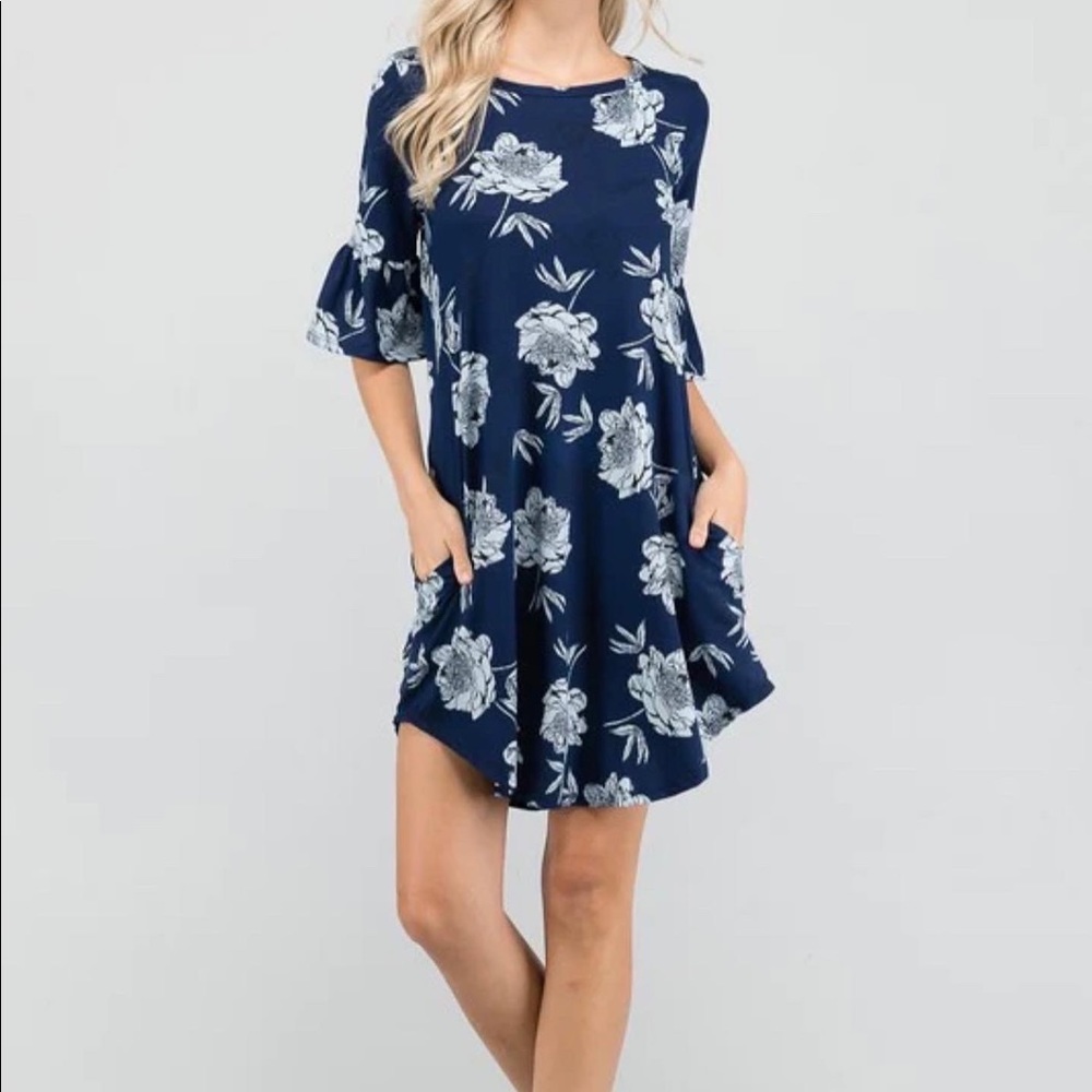 Navy floral print pocketed midi dress!